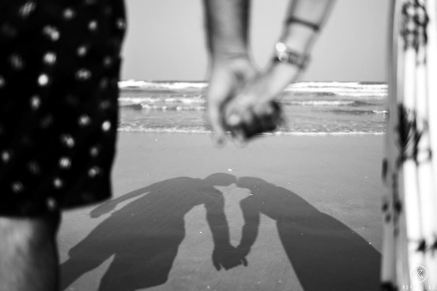 Preshoot at the sea beach sky hold one's hands Black and white
