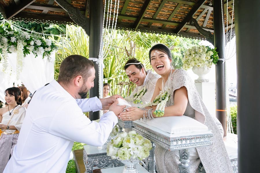 Persistent ceremony Watering the conch shell