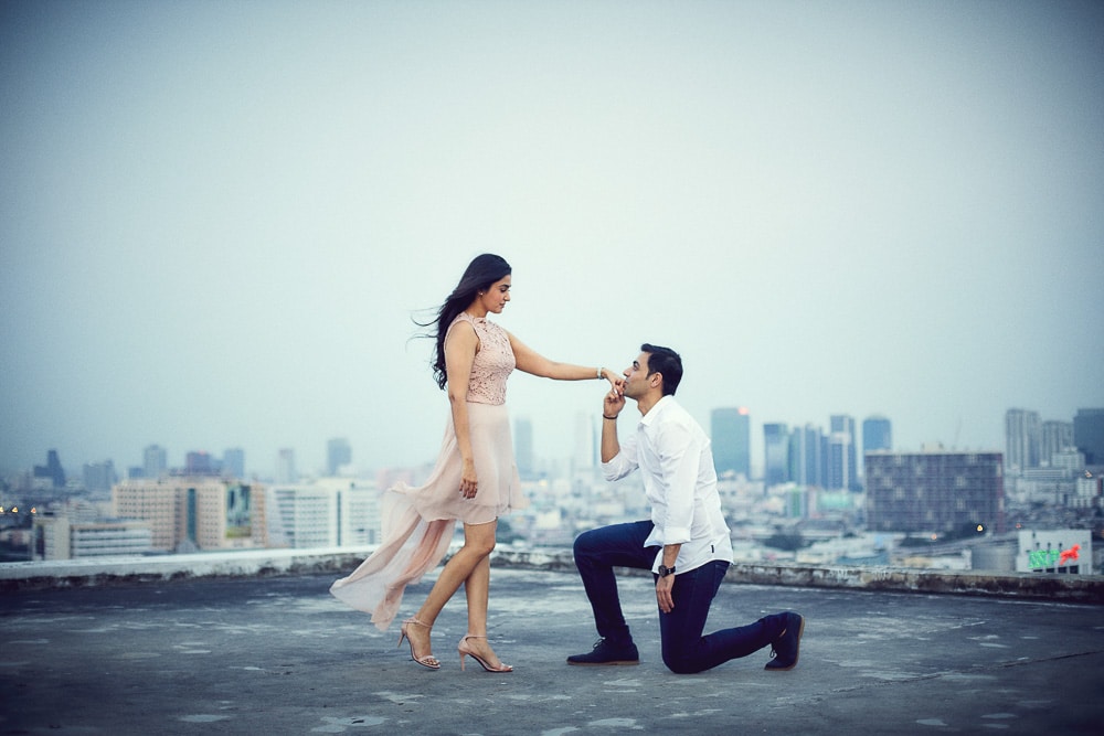 knee down marriage proposal photographer Thailand town