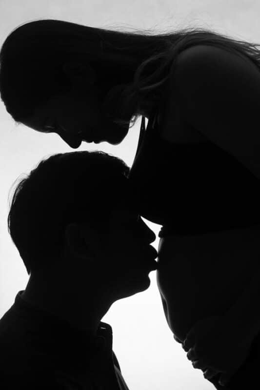 Pregnancy mem kiss silhouette
