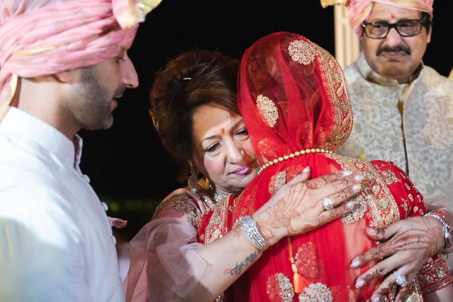 Indian wedding Bride Mother hug Indain wedding Vidaai